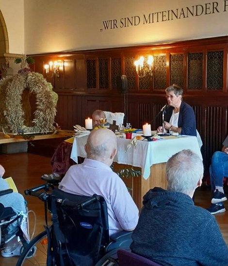 Seelsorgerin Alexandra Freinthaler beim Erntedankfest