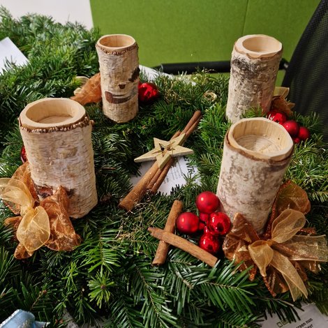 Adventkranz mit Holzkerzen