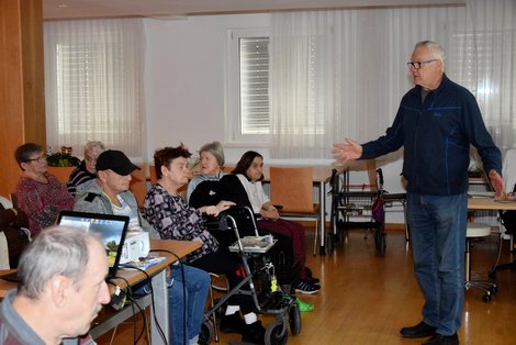 Heinz Steininger begrüßt Publikum